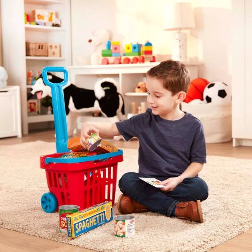 Cesta De Compras Con Productos Con Ruedas